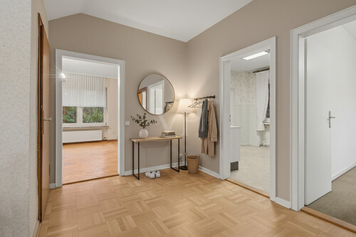 Diele EG_KI renoviert (Boden, Malerarbeiten, Türen weiß) - Einfamilienhaus mit 118,27 m&sup2; in Ibbenbüren zum Kaufen