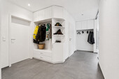 Flur/Diele mit Blick zum Garderobenschrank - 3 Zimmer Einfamilienhaus zum Kaufen in Rheine-Mesum