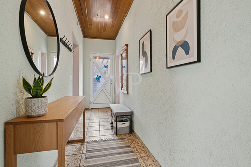 Flur_KI möbiliert - 