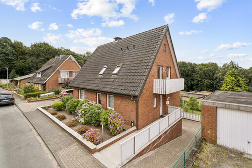 Titelbild - Familienleben mit Weitblick – Großzügiges Zweifamilienhaus mit viel Platz und großem Garten