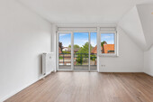 Charmantes Wohnzimmer - Dachgeschoßwohnung mit 81,00 m&sup2; in Altenberge zur Miete