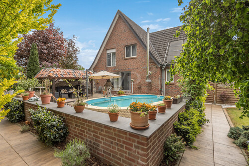 Rückansicht mit Terrasse und Poolanlage - 11 Zimmer Zweifamilienhaus zum Kaufen in Hörstel