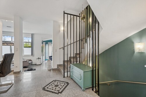 EG - Flur mit Treppenabgang Untergeschoss - 4 Zimmer Reihenendhaus in Nordwalde