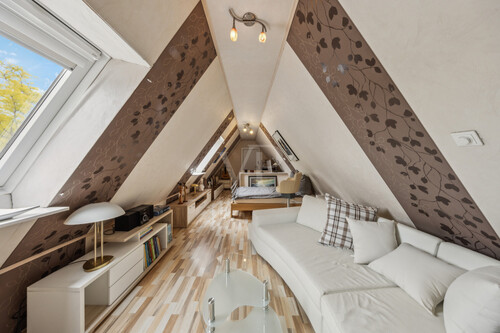 Kind Spitzboden Hauptwohnung - 