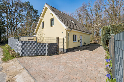 Seitenansicht/ Auffahrt - 4 Zimmer Einfamilienhaus zum Kaufen in Ibbenbüren