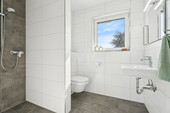 Gäste-WC mit Dusche - 