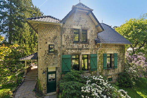 616030-A-backbonephoto-124_HD - Ein Zuhause umgeben von Grün – gepflegtes EFH mit historischem Flair