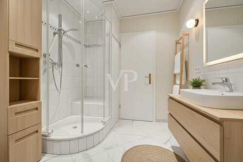 Homestaging EG Familienbad mit Dusche, WC und HWB - 