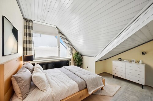 Schlafzimmer II OG KI-Homestaging - 