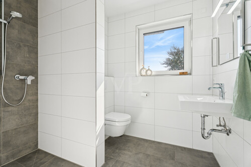 Gäste-WC mit Dusche - 