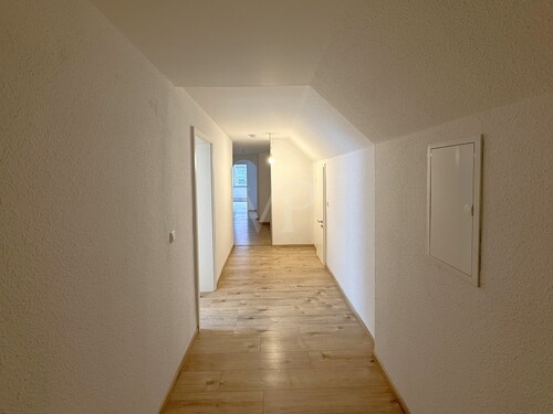 Flur - Dachgeschoßwohnung mit 92,00 m&sup2; in Rheine zur Miete