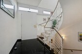 Imposantes Treppenhaus mit Granit - 