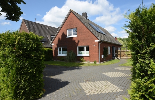 Vorderansicht - Attraktives Einfamilienhaus mit umfangreichen Modernisierungen!
