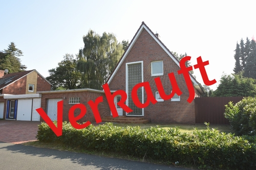 Vorderansicht - Großes Einfamilienhaus mit Wintergarten und zwei Garagen!