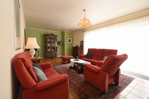 Wohnzimmer - 6 Zimmer Bungalow zum Kaufen in Papenburg