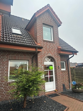 Vorderansicht - Doppelhaushälfte am Obenende in zentraler Lage!