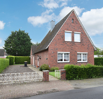 Renovierungsbedürftiges Haus am Obenende von Papenburg in einer ruhigen Seitenstraße