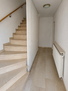 Treppenhaus - 12 Zimmer Mehrfamilienhaus, Wohnhaus zum Kaufen in Bad Soden am Taunus
