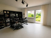 Musikzimmer - 8 Zimmer Zweifamilienhaus zum Kaufen in Frankfurt