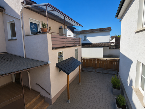 Innenhof - 9 Zimmer Zweifamilienhaus zum Kaufen in Mainhausen
