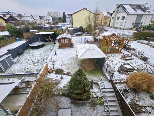 Blick in den Garten - 4 Zimmer Reihenhaus zum Kaufen in Hanau