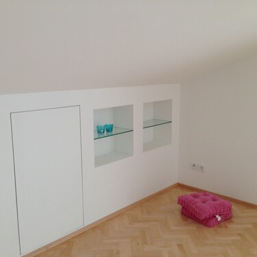 Zimmer mit Einbauschrank - 