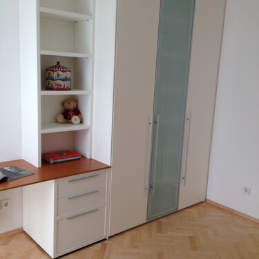 Zimmer mit Einbauschrank - 