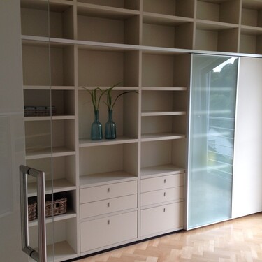 Zimmer mit Einbauschrank - 