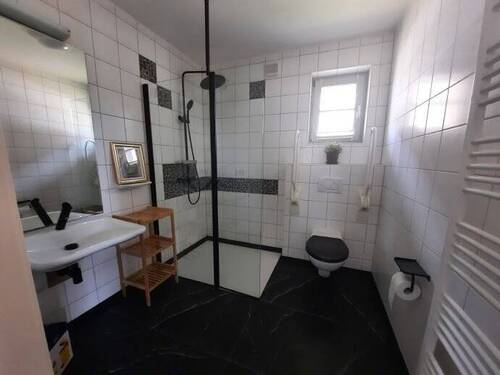 Duschbad 2, Apartment 1 EG - 