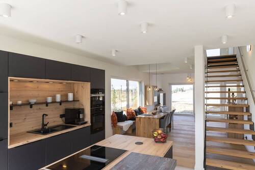 BBH-Insel-Küche + Treppe.jpg - 