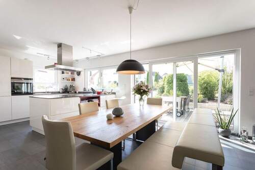 BBH offene Küche großzg. Fenster zur Terrasse.jpg - Mehrfamilienhaus, Wohnhaus in Henstedt-Ulzburg zum Kaufen