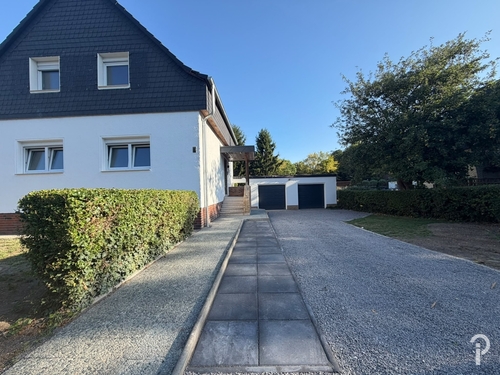 Foto - Einfamilienhaus mit 5 Zimmern und 2 Bädern, großem Garten ideal für Familien. Komplett saniert!
