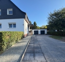 Einfamilienhaus mit 5 Zimmern und 2 Bädern, großem Garten ideal für Familien. Komplett saniert! - Düsseldorf / Rath