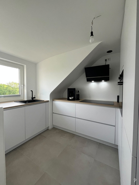 Küche - Dachgeschoßwohnung mit 70,00 m&sup2; in Meerbusch zur Miete