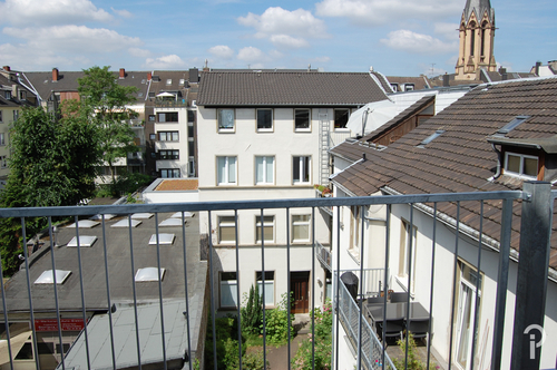 Blick Balkon - Stilvolle Dachgeschosswohnung über zwei Ebenen in Unterbilk