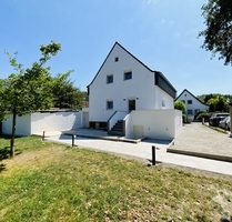 Einfamilienhaus mit 5 Zimmern und 2 Bädern, großem Garten ideal für Familien. Komplett saniert! - Düsseldorf / Rath