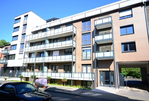 Ansicht Ddorf vorne - Moderne und großzügige 5 Zimmer-Wohnung über zwei Etagen mit separatem Eingang und Einbauküche