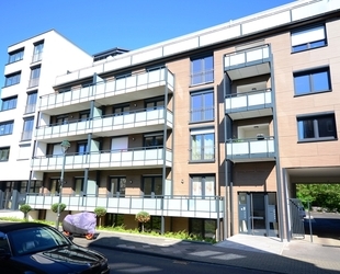 Moderne und großzügige 5 Zimmer-Wohnung über zwei Etagen mit separatem Eingang und Einbauküche - Düsseldorf