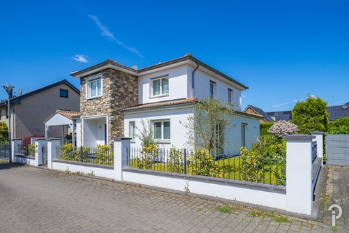 Außenansicht - Repräsentatives Einfamilienhaus mit großem Garten. Ein sonniges Paradies mit 4-5 Zimmer für Familien