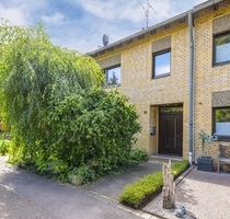 Reihenmittelhaus mit viel Potential für Pärchen und junge Familien, 2 Schlafzimmer + Dachstudio - Kaarst / Büttgen