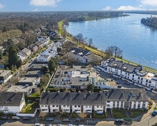 Charmantes Split-Level-Reihenendhaus in unmittelbarer Rheinnähe im Herzen von Düsseldorf-Benrath