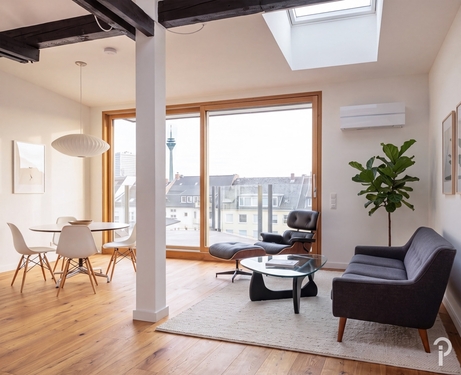 Wohn-/Essbereich (Möblierungsvorschlag) - Dachgeschoßwohnung mit 96,81 m&sup2; in Düsseldorf zur Miete