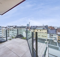 Luxuriöse 3 Zimmer Dachgeschoss-Maisonette-Wohnung mit Klimaanlage und kleiner Dachterrasse - Düsseldorf