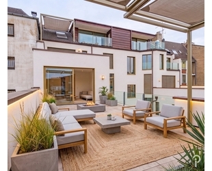 Repräsentative, hochwertige 3 Zimmer-Wohnung mit großer Dachterrasse im Herzen Düsseldorfs.