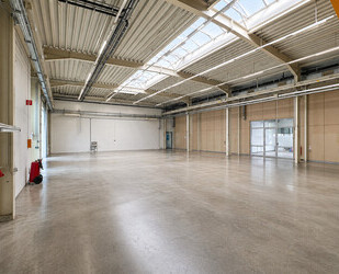 Gepflegte Lagerfläche mit Büroeinheit und repräsentativem Konferenzraum - Lübbecke