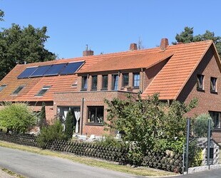 Großes Wohnhaus mit drei Wohneinheitem in idyllischer Lage mit Gartenhaus, Teich und eigenem Waldstück - Diepenau