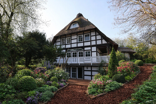 Südansicht mit Begrünungsbeispiel - 799.000,00&nbsp;EUR Kaufpreis, ca.&nbsp; 442,65&nbsp;m&sup2;&nbsp;Wohnfl&auml;che