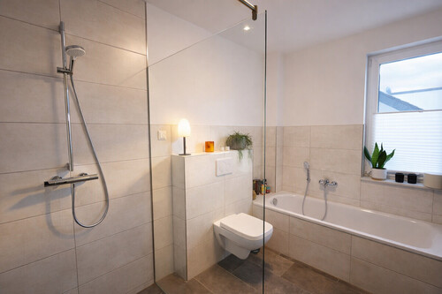 0A41DA06-9950-4FAB-8709-2C15588D2BB5 - 