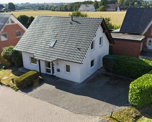 RESERVIERT! Familiengerechtes Einfamilienhaus mit pflegeleichtem Garten und 3 Stellplätzen - Hüllhorst