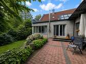 Ostansicht - 8 Zimmer Mehrfamilienhaus, Wohnhaus zum Kaufen in Hüllhorst